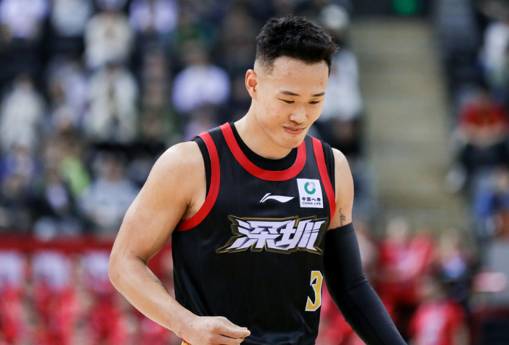乐鱼-队史纪录！深圳横扫江苏豪取12连胜 贺希宁24分总三分超传奇